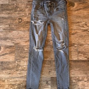 American Eagle grey ripped jeggings. Size 0. Stretchy.